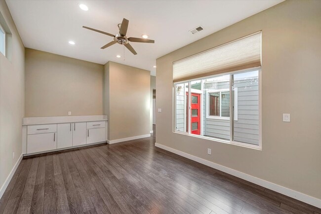 Building Photo - Modern Elegance & Effortless Style l 4BR Santa Clara Home