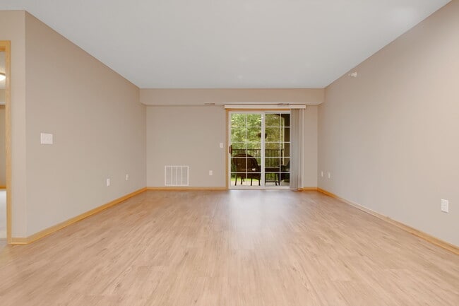 Building Photo - 15631 Linnet St NW