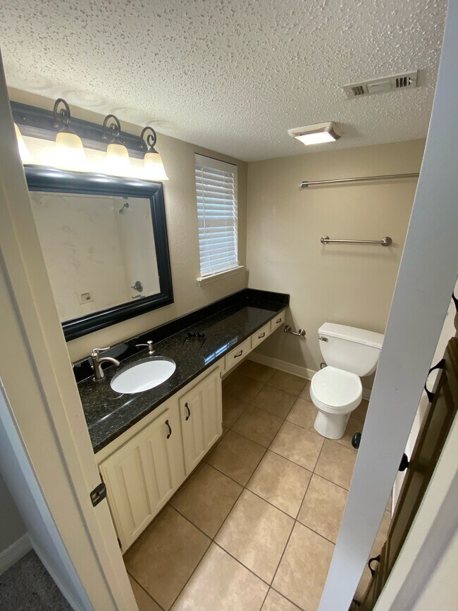 Building Photo - 3100 Fairfield Ave