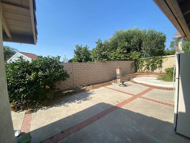 Building Photo - 2 Lindberg