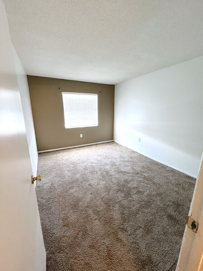 Building Photo - 2537 N Alafaya Trail
