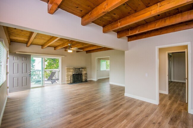 Building Photo - Amazing 2 Bedroom Only a Block from the Be...