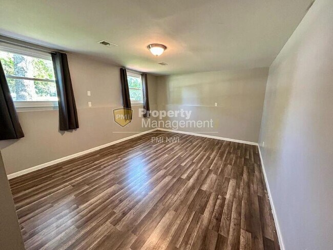 Building Photo - 1503 Peachtree Dr