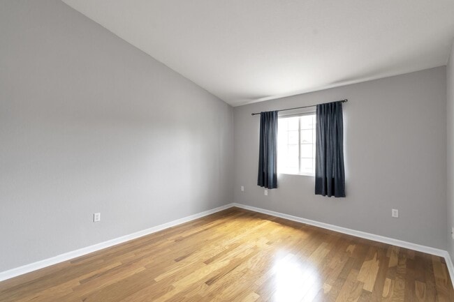 Building Photo - 1BR w/ Attached Garage & Balcony near Downtown Littleton