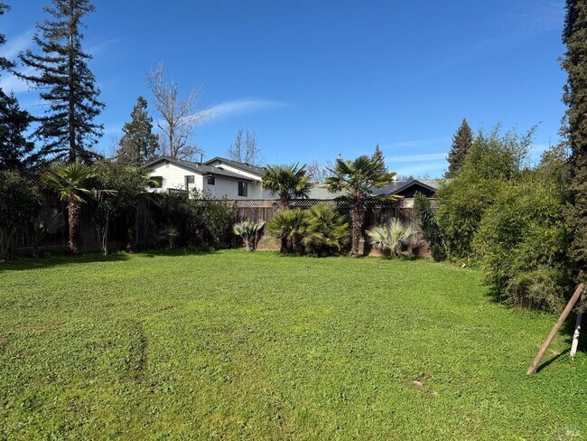 Building Photo - 472 Church St