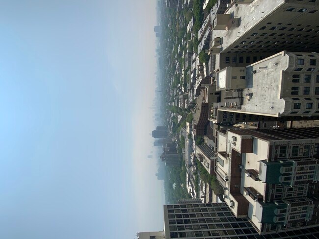 Building Photo - 2400 N Lakeview Ave