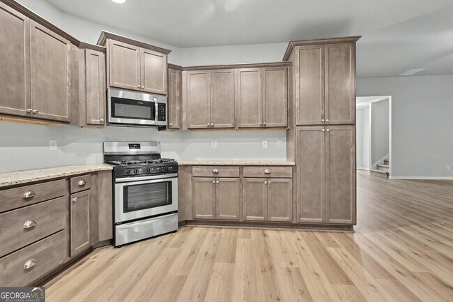 Building Photo - 270 S Ridge