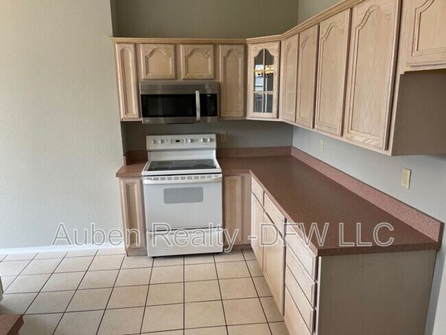 Building Photo - 815 Valleybrooke Dr