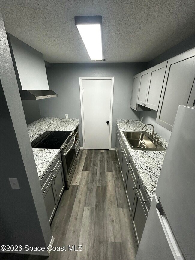 Building Photo - 225 S Tropical Trail