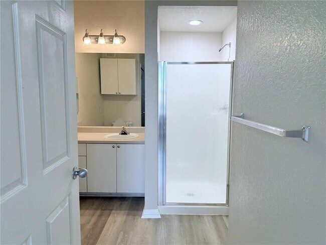 Building Photo - 911 N Orange Ave