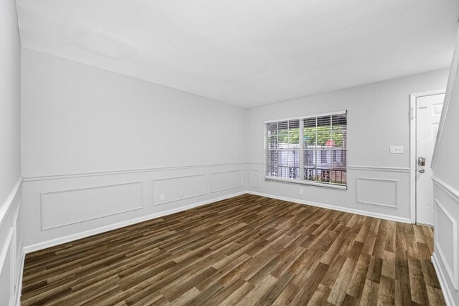 Building Photo - Renovated Seminole Heights Townhome with Laundry Included