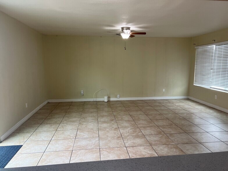 Building Photo - 1070 Fifth Ave