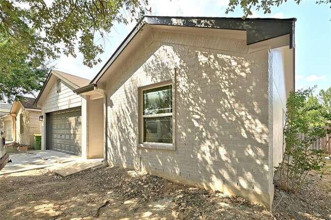 Building Photo - 18112 Topsail St