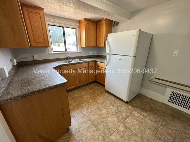 Building Photo - 1082 Doxey St