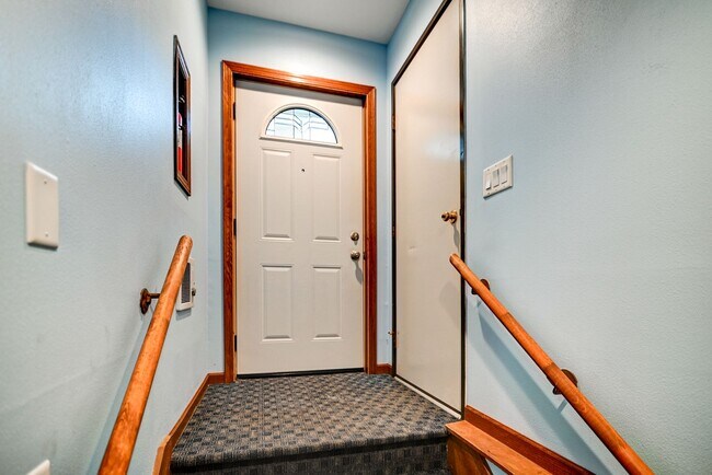 Building Photo - Broadway Drive - Sun Prairie
