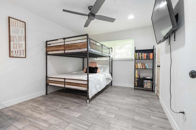 Building Photo - 1907 Briarcreek Blvd