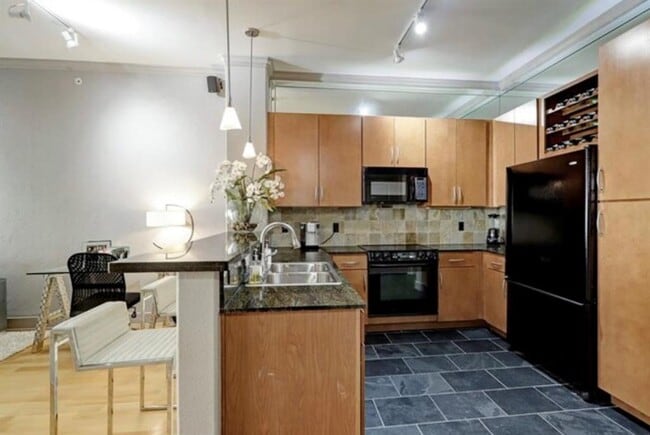 Building Photo - 1901 Post Oak Blvd