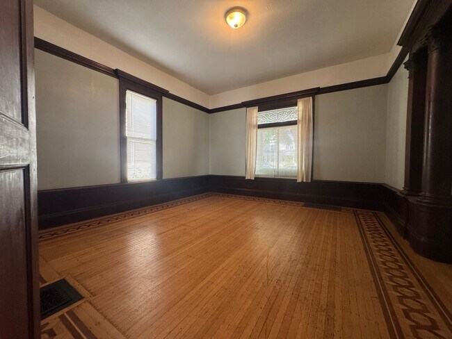 Building Photo - 2526 Polk St NE