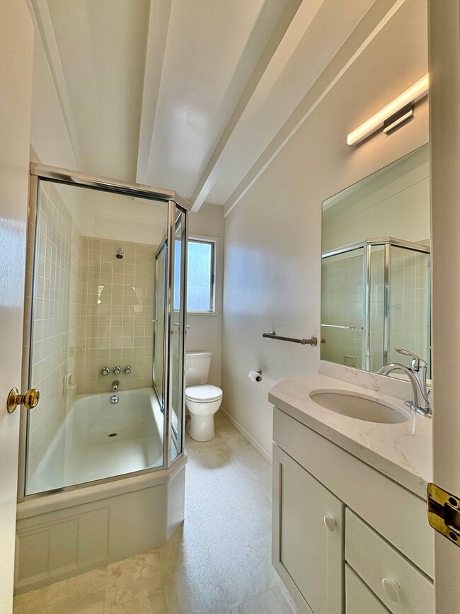Building Photo - OPEN HOUSE SAT 4/26 11AM TO 12PM. Amazing ...