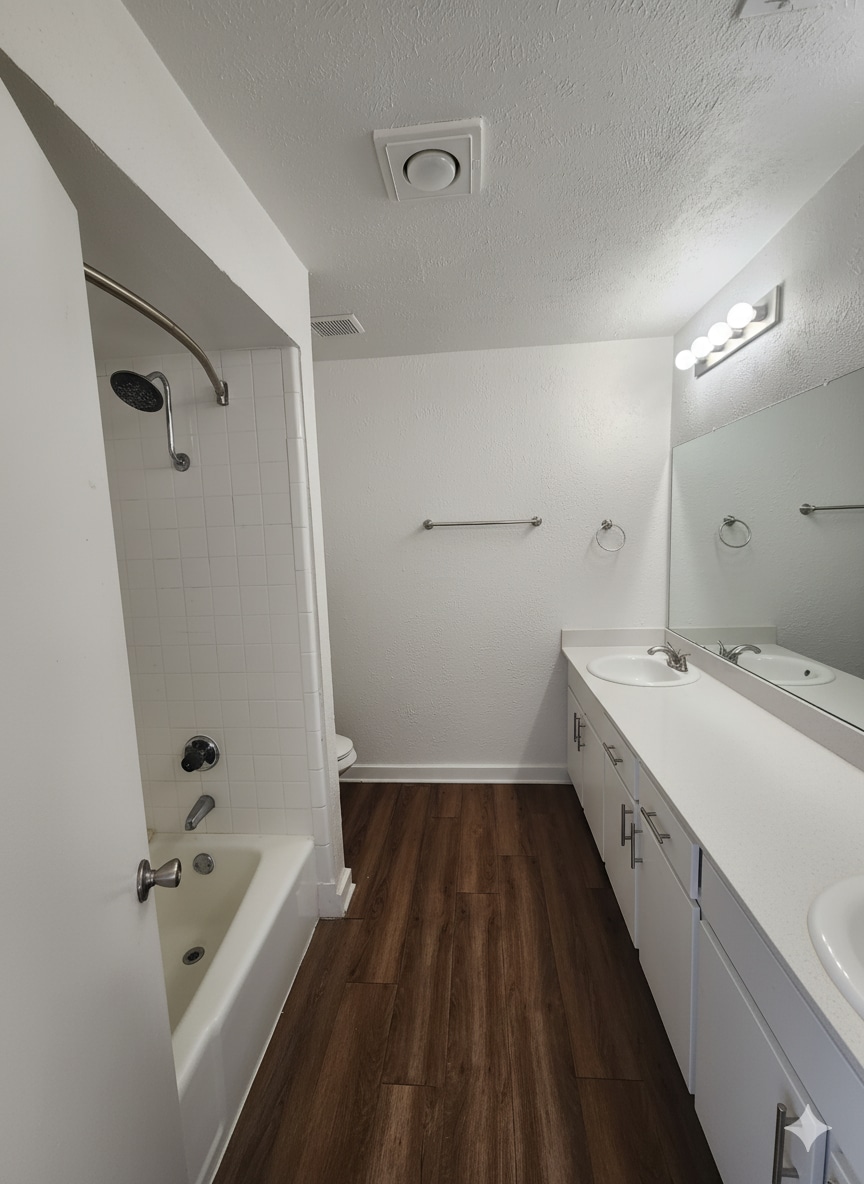 master bath - 210 Trellis Pl