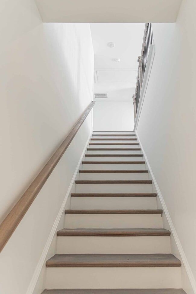 Building Photo - BRAND NEW SINGLE FAMILY HOME IN LOGANVILLE