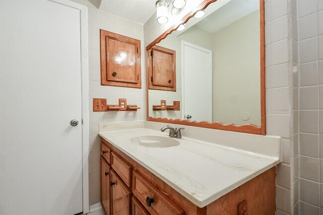 Building Photo - 10426 Alcott Dr