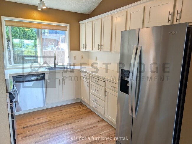 Building Photo - 1480 Hemlock St