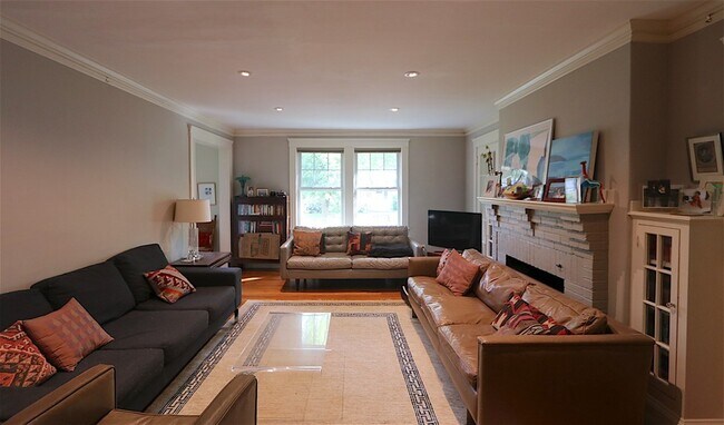 Building Photo - 47 Lewis St