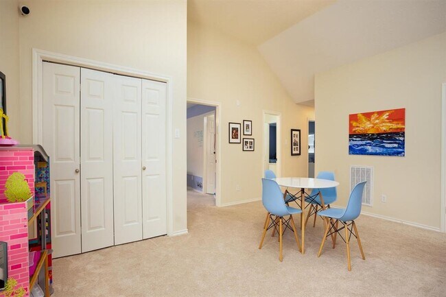 Building Photo - 8915 Wallington Dr