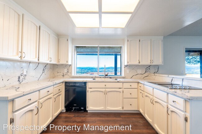 Building Photo - 4 br, 2 bath House - 2850 Paseo Robles