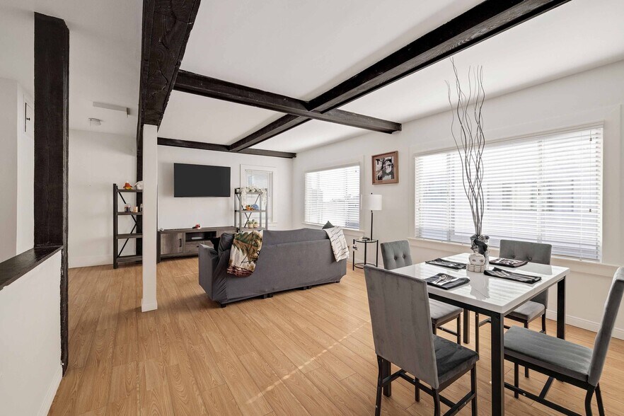 Building Photo - 1634 Bayview Dr