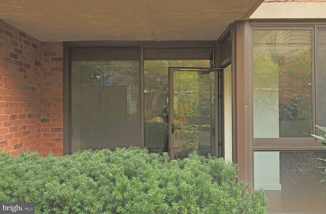 Building Photo - 1140 23rd Street NW Unit 105