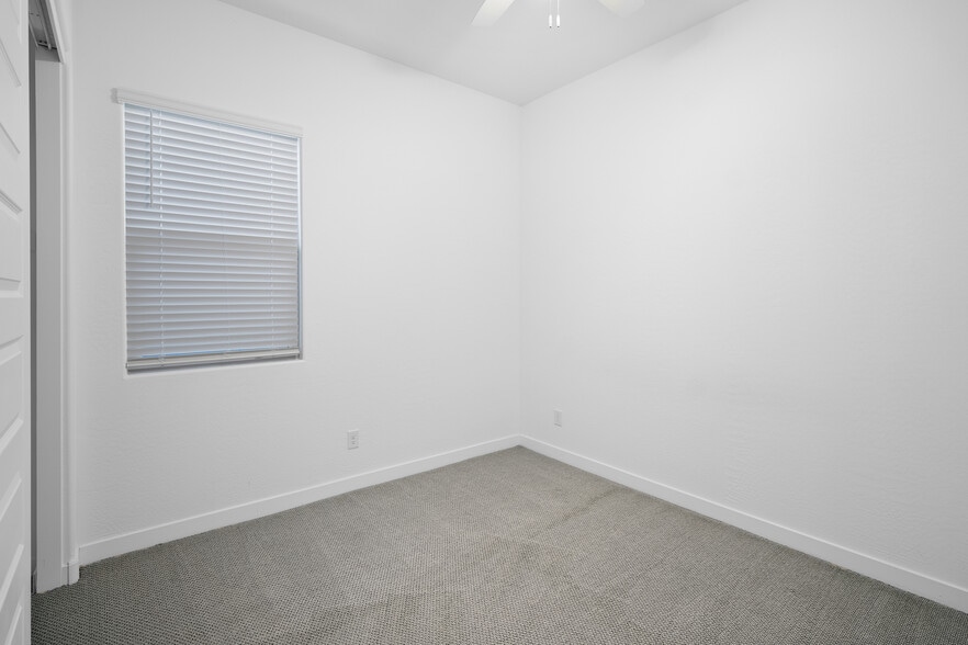 Building Photo - 9738 E Tiburon Ave