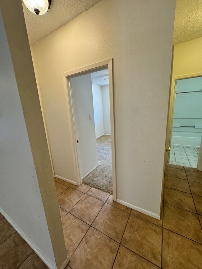 Building Photo - Ready For Move In - Nice 3/2 in West SA In...