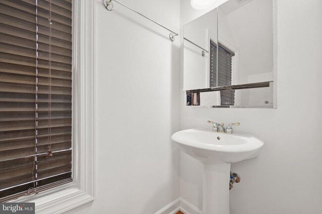 Building Photo - 589 Odendhal Ave