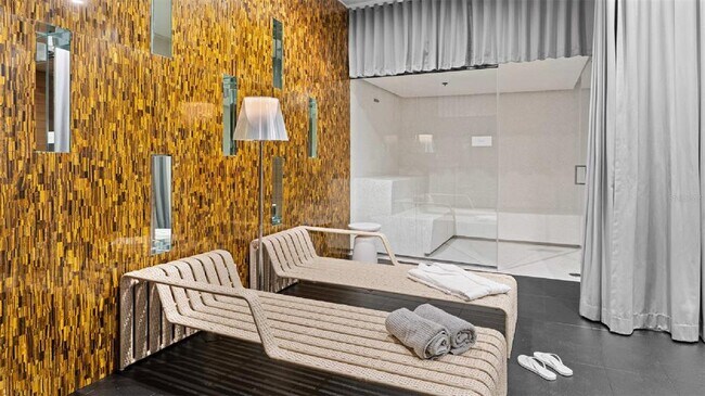 Building Photo - 2000-000 Metropica Wy