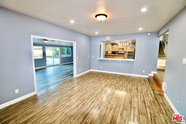 Building Photo - 7610 Kelvin Ave