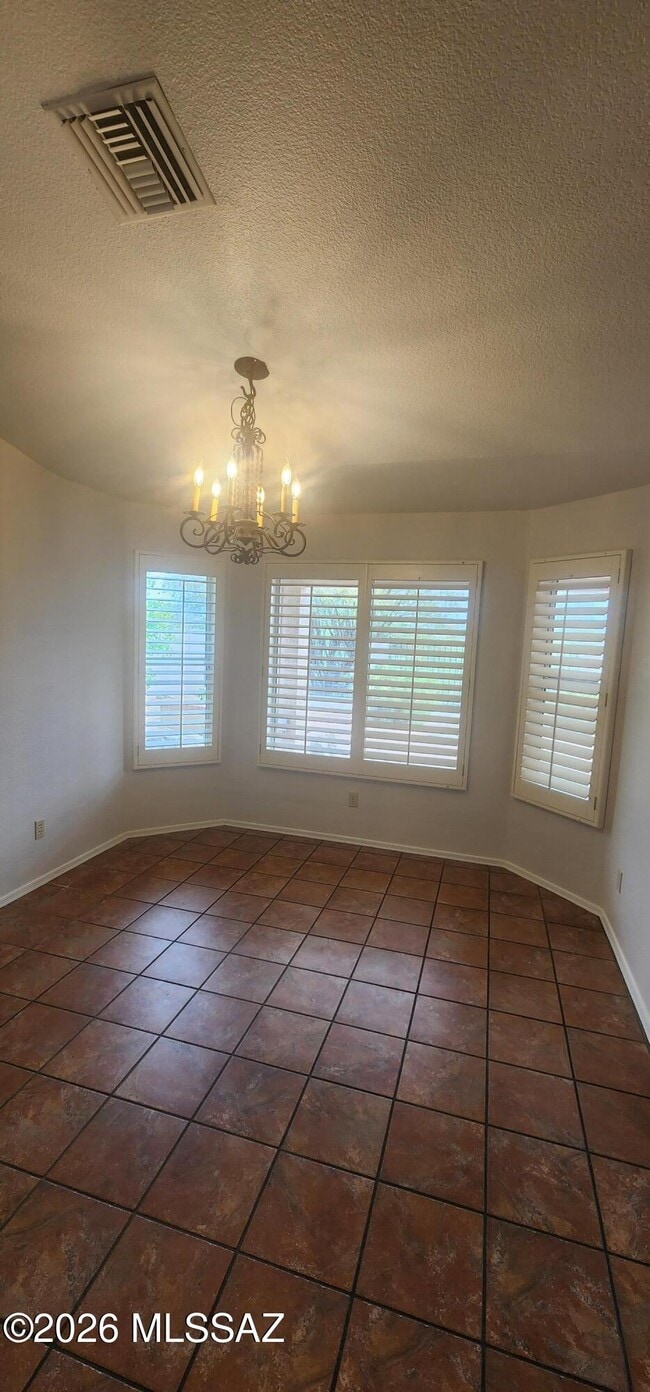 Building Photo - 71 E Windhill Dr