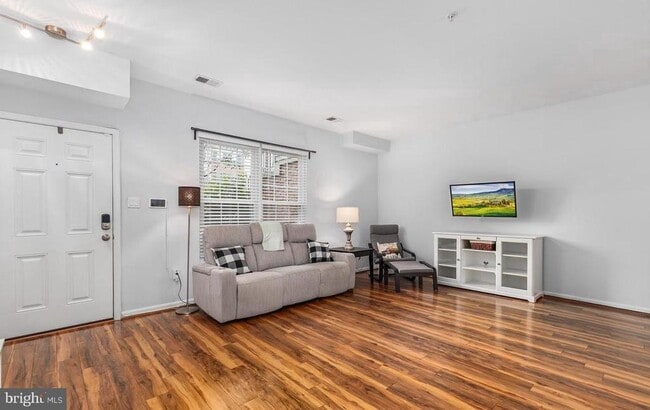 Building Photo - 6809 Stone Maple Terrace