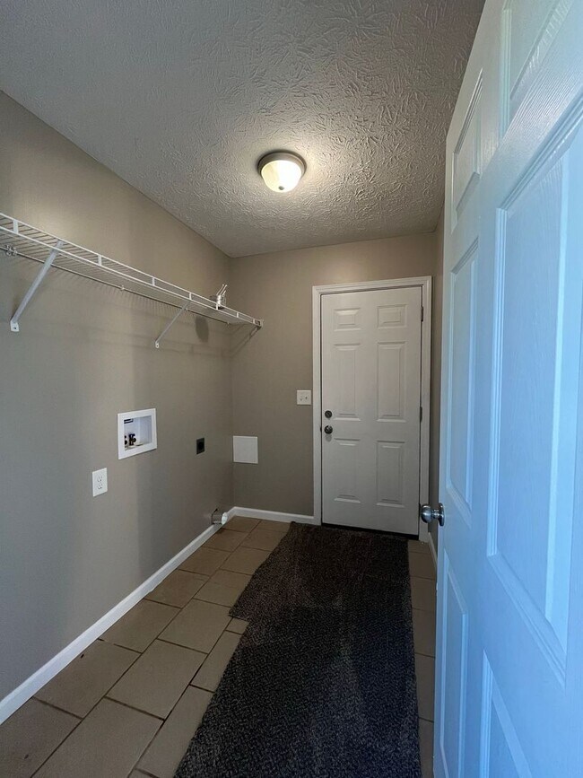 Building Photo - 2-bedroom, 2-bathroom home located in the ...