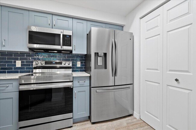 Building Photo - 3023 Alcazar Pl