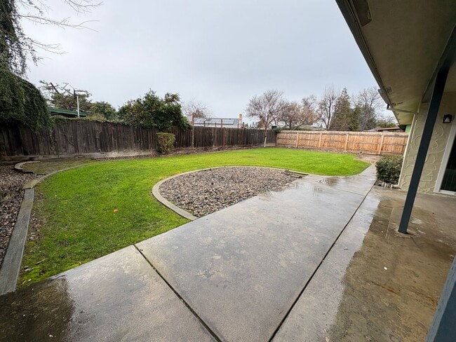 Building Photo - Spacious & Cozy Near Mountain View Elementary Home coming soon!