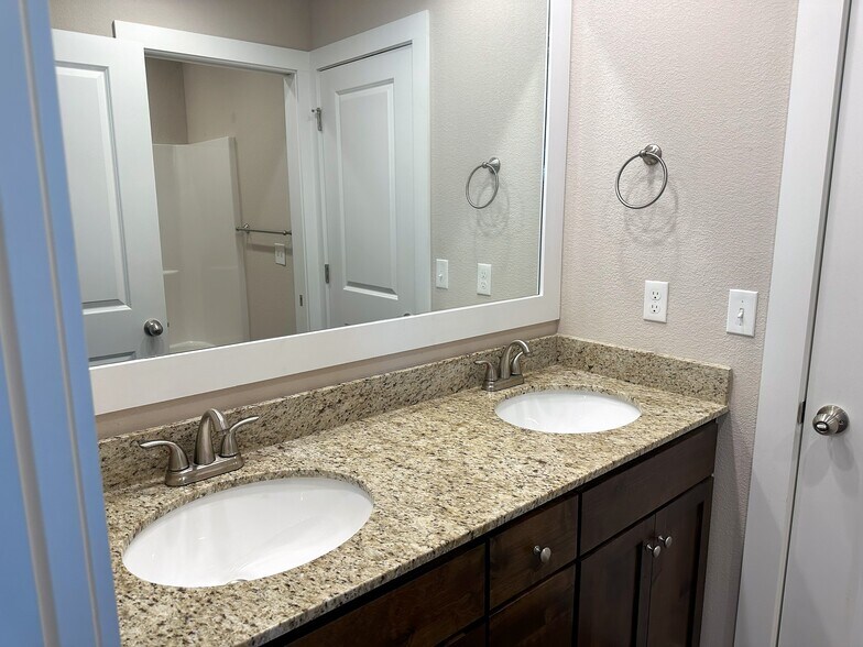 Bedroom 3 and 4 share a bath - 3462 W Tuscan Rd