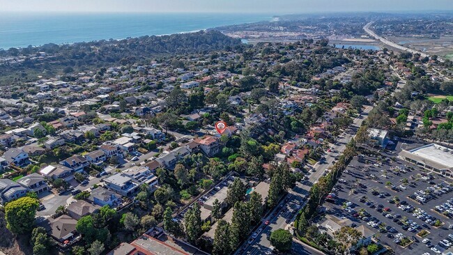 Building Photo - Beautiful 4 bed/2.5 bath house in Del Mar