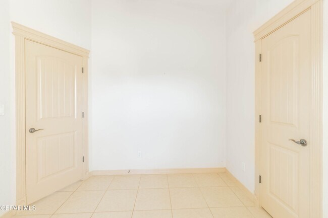 Building Photo - 5349 Jose Duran Ln