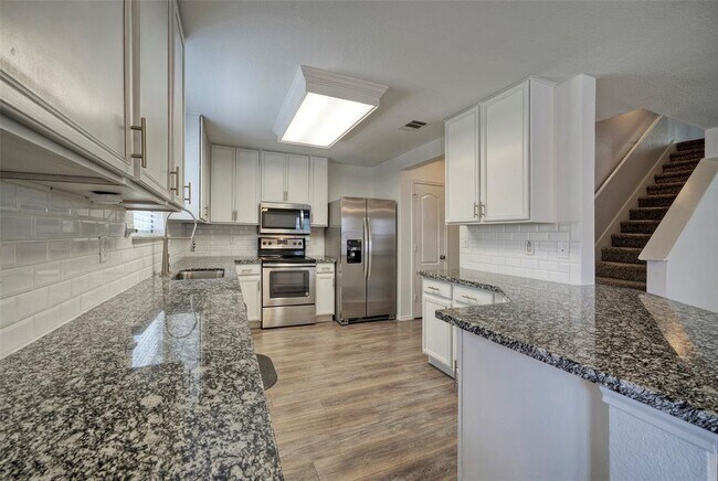 Building Photo - 140 Plum Path