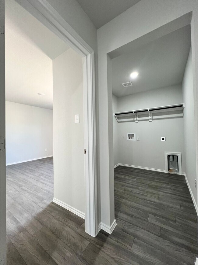 Building Photo - New Home in New Tolar Oaks Neighborhood