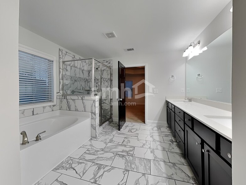 Building Photo - 1279 Victoria Walk Ln