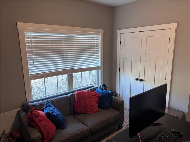 Building Photo - 730 Hedgefield Way