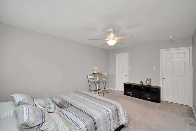 Building Photo - 2322 Lord Nelson Dr